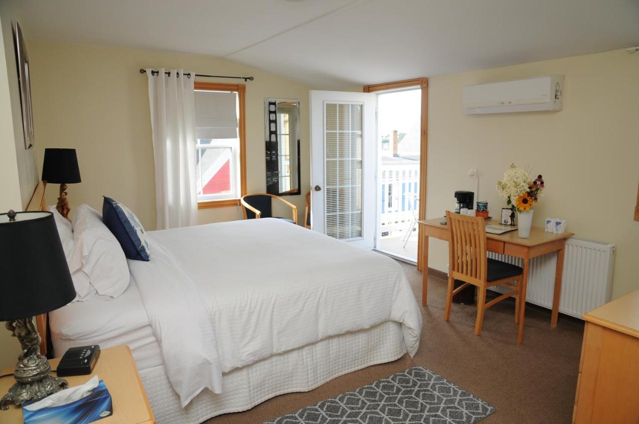 Smugglers Cove Inn Lunenburg